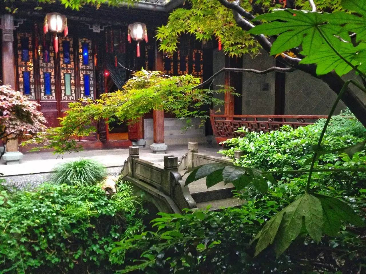江南豪宅，淺談用紫檀和花梨木建的胡雪巖故居