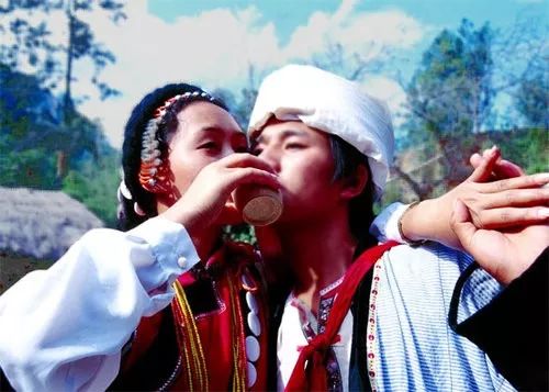 漫宿·見(jiàn)山，在古鎮(zhèn)享受寧?kù)o而恬淡的時(shí)光