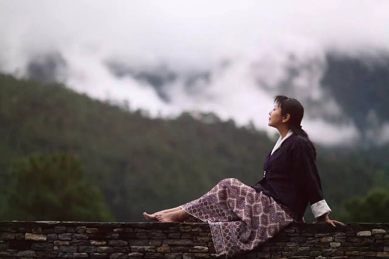 塘棲古鎮(zhèn)小茶姑娘，古鎮(zhèn)溪邊沐浴清風(fēng)滌蕩心靈