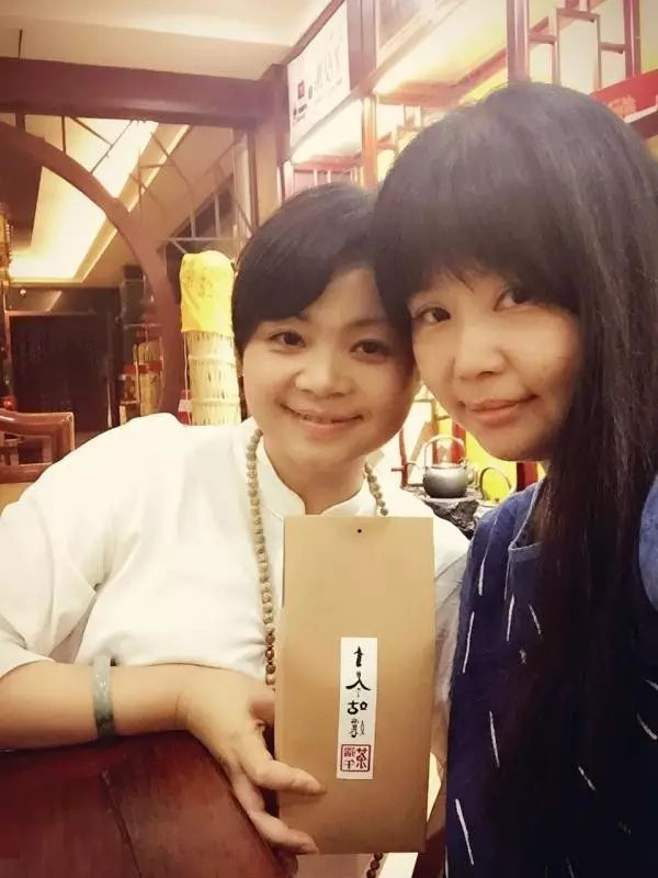 塘棲古鎮(zhèn)小茶姑娘，古鎮(zhèn)溪邊沐浴清風(fēng)滌蕩心靈