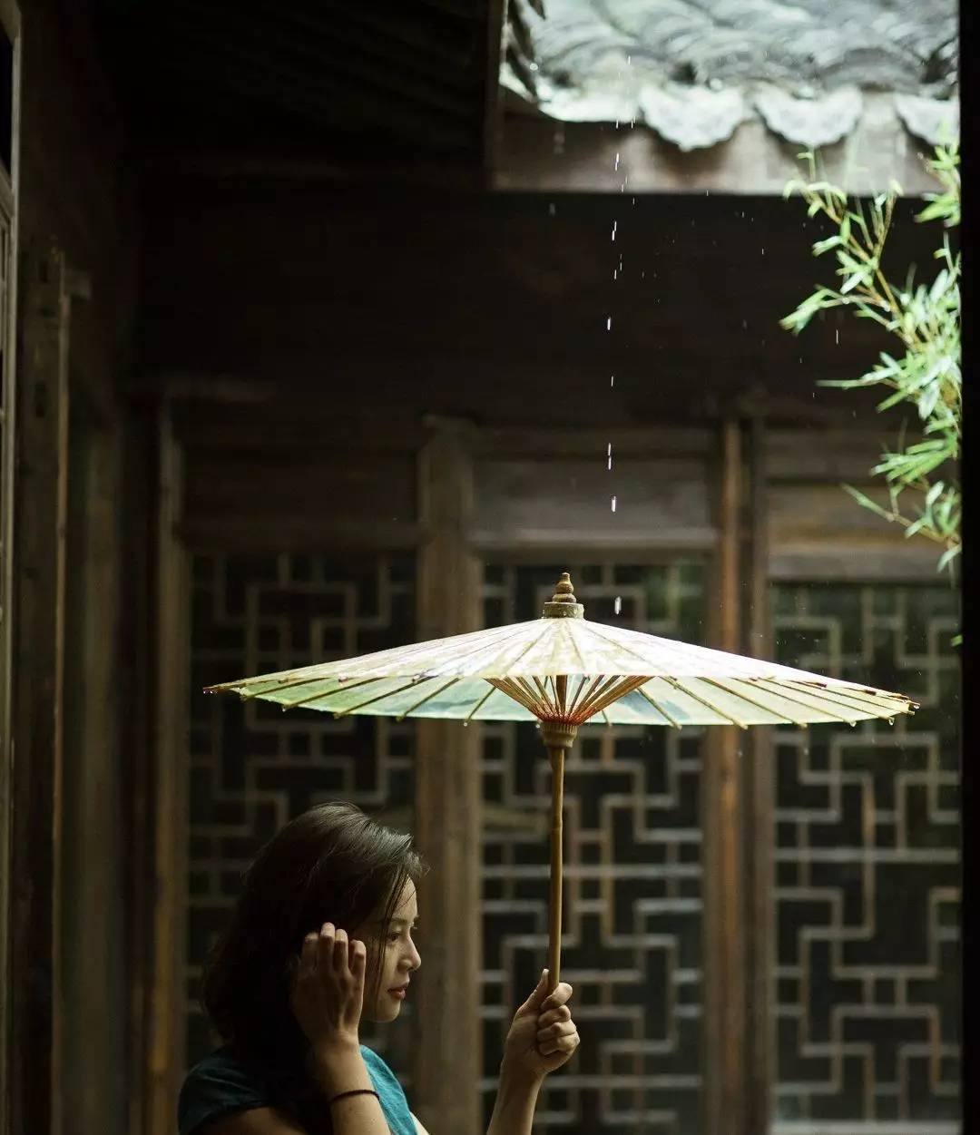塘棲古鎮(zhèn)小茶姑娘，古鎮(zhèn)溪邊沐浴清風(fēng)滌蕩心靈