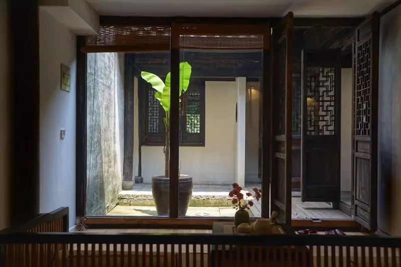 塘棲古鎮(zhèn)小茶姑娘，古鎮(zhèn)溪邊沐浴清風滌蕩心靈
