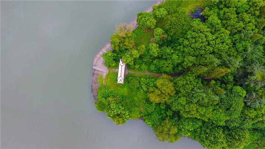 瓜洲云裳山村，春風(fēng)又綠江岸春