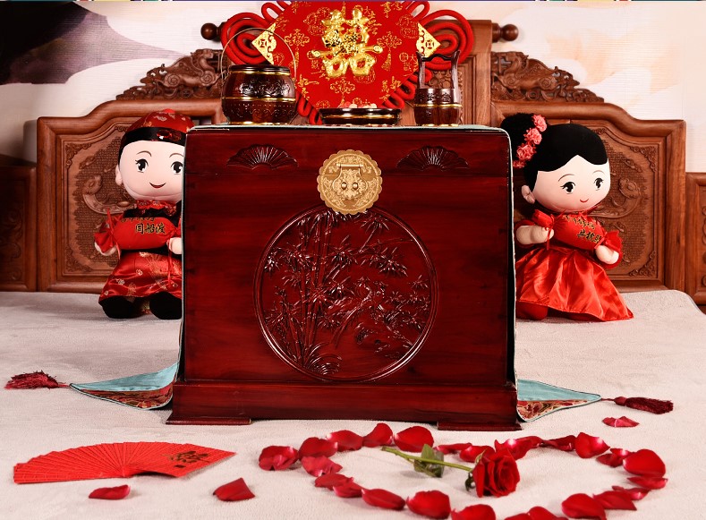 復古樟木箱，精美竹子雕花木箱子