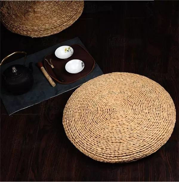 品茶牌佛之常用物，蒲團(tuán)