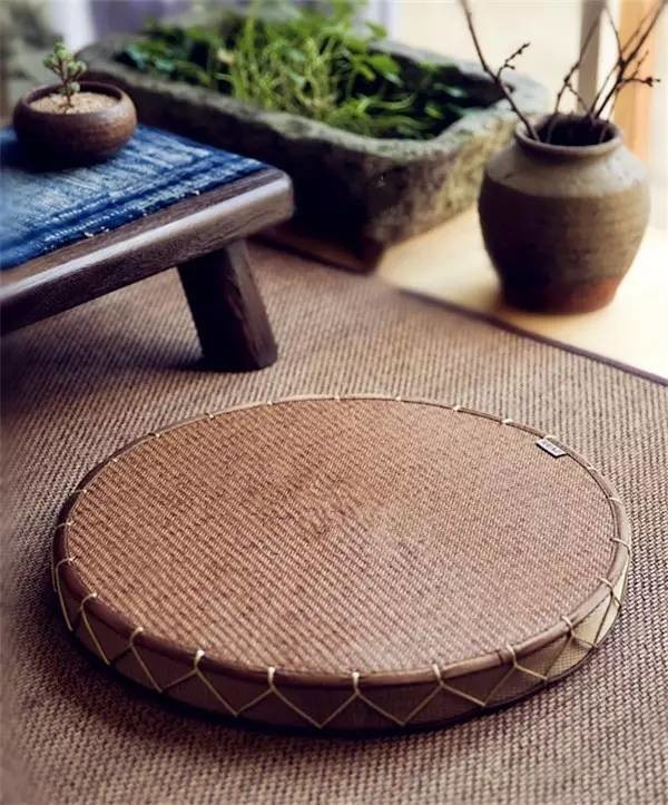 品茶牌佛之常用物，蒲團(tuán)