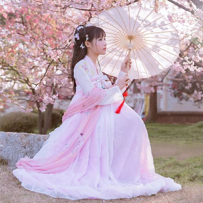 傳統(tǒng)華夏粉色漢服，漢元素清新淡雅漢服圖片