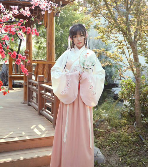 改良交領(lǐng)齊腰曲裾，漸變印花襦裙日常漢服