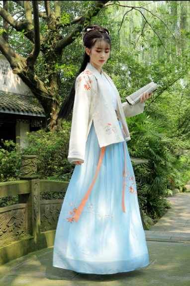 傳統(tǒng)漢服褙子褶裙，宋制繡花楓葉裙