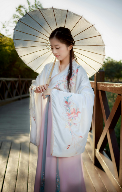 襦裙齊胸古裝漢服，給你帶來優(yōu)雅的美