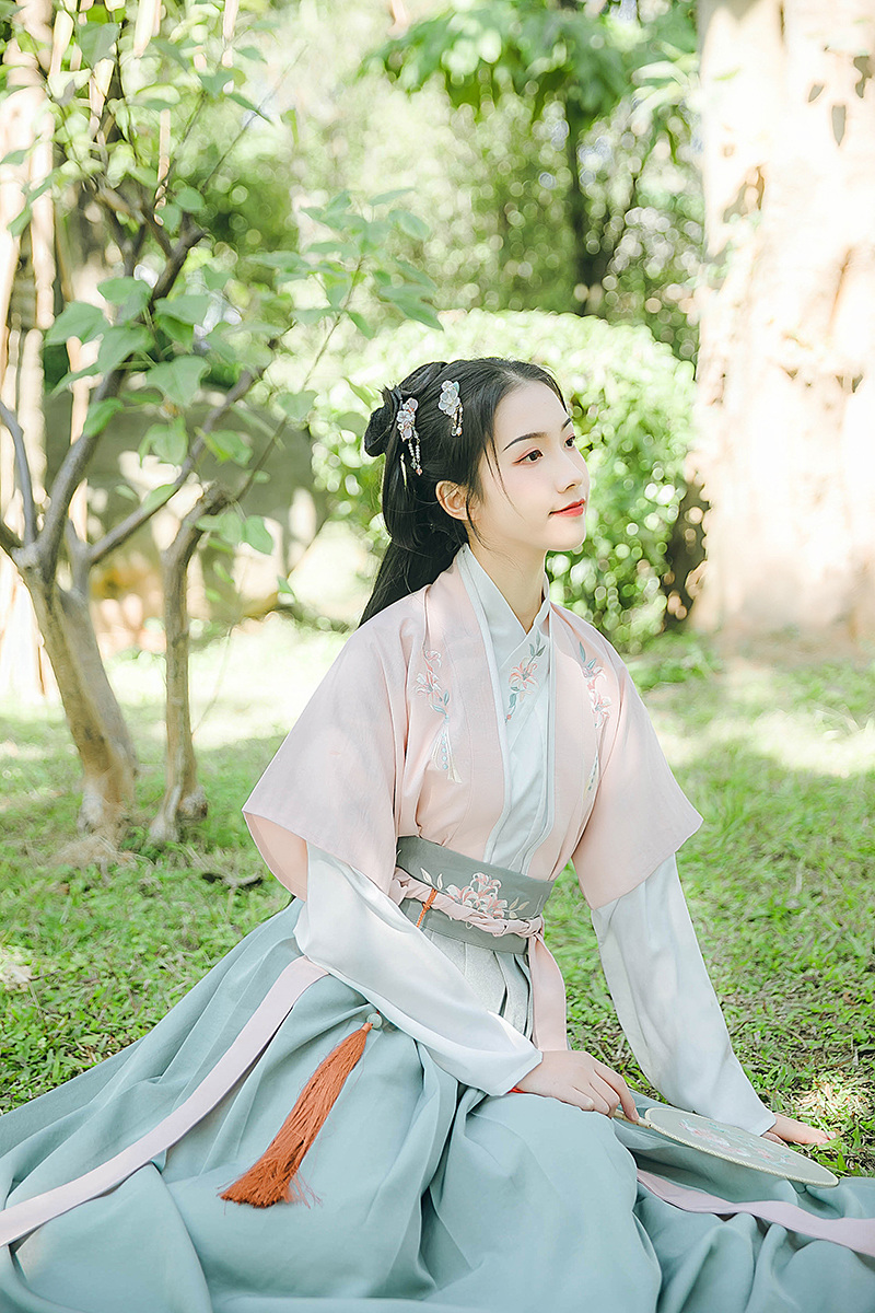鈴瑤花齊腰襦裙?jié)h服，小清新花枝刺繡漢服圖片