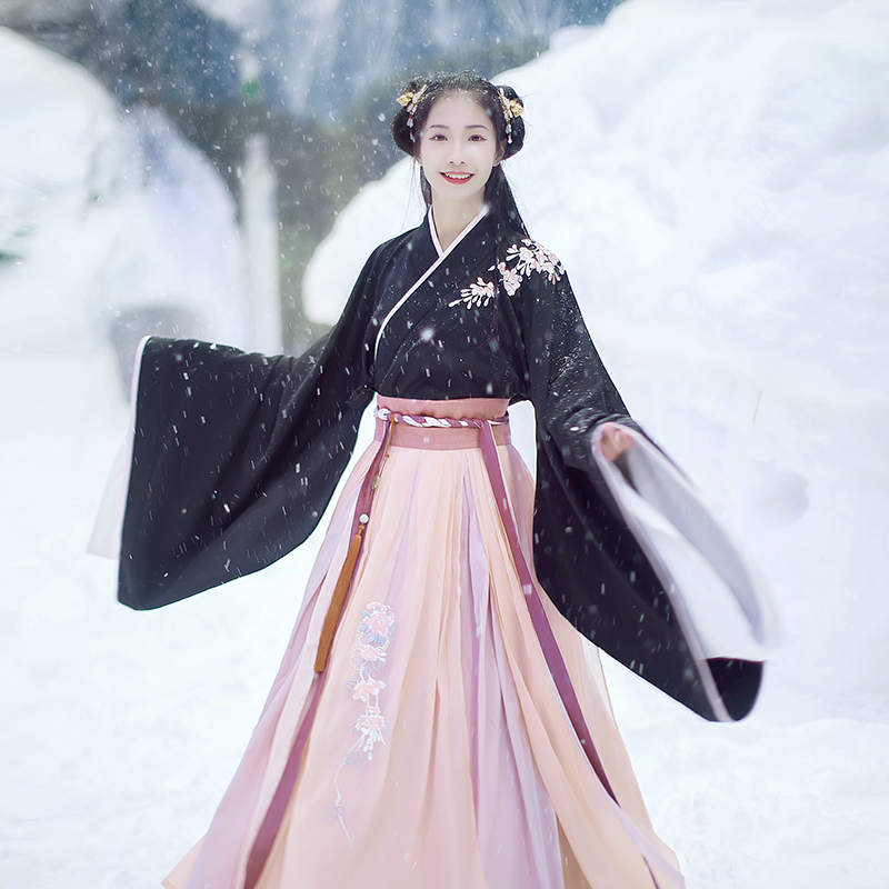 折扇刺繡大袖交領(lǐng)襦裙?jié)h服，端莊牡丹繡花漢服