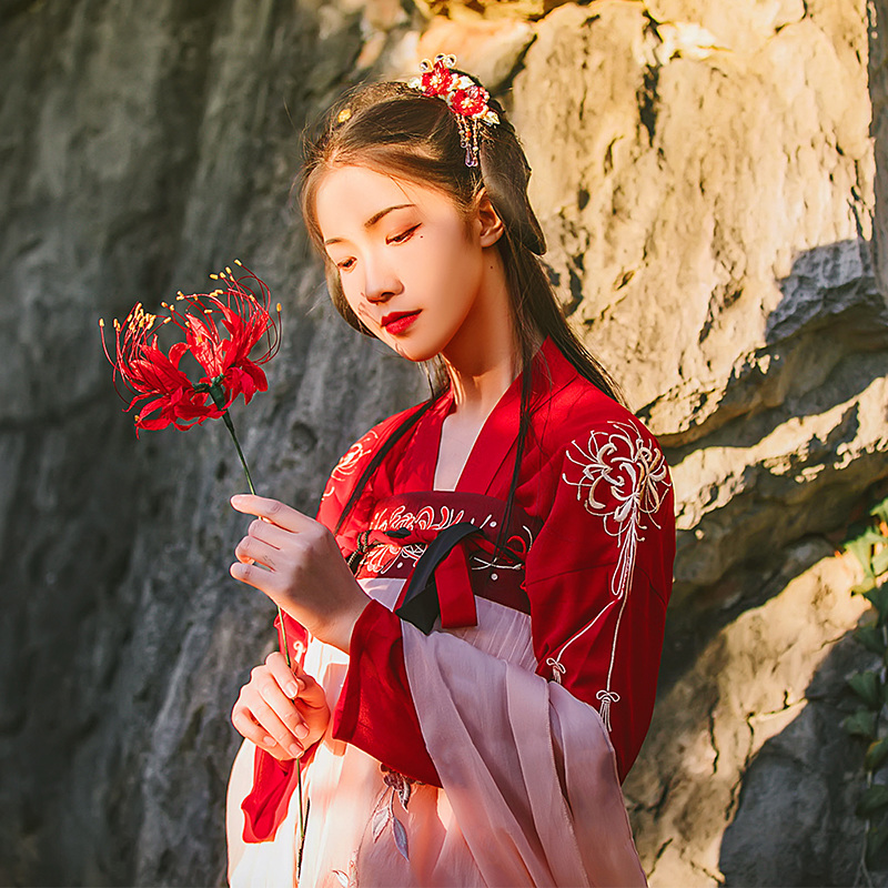 火紅彼岸花齊胸襦裙?jié)h服，日常春夏漢服圖片