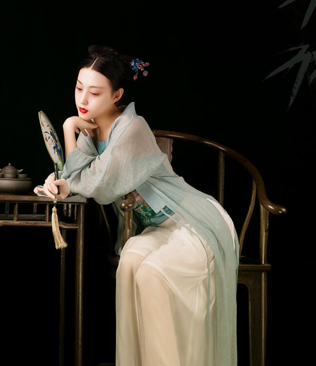 簡(jiǎn)潔中式麻紗漢服，開衫披風(fēng)褙子漢服圖片