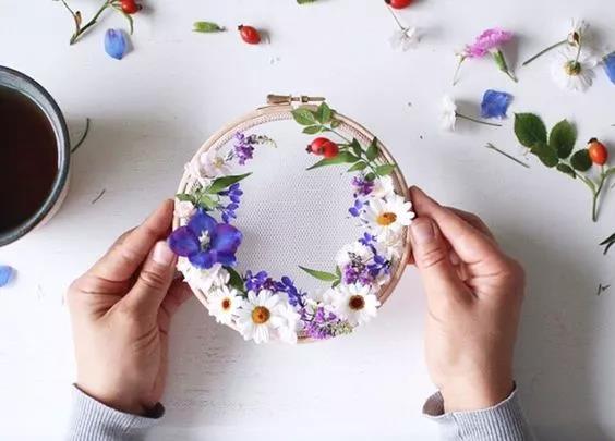 手工刺繡藝術(shù)：Olga Prinku 鮮花刺繡