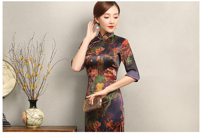 百花齊放優(yōu)雅旗袍，深紫色印花旗袍裙
