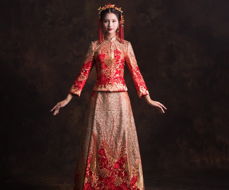 古典新娘結(jié)婚禮服，喜悅花朵中式禮服