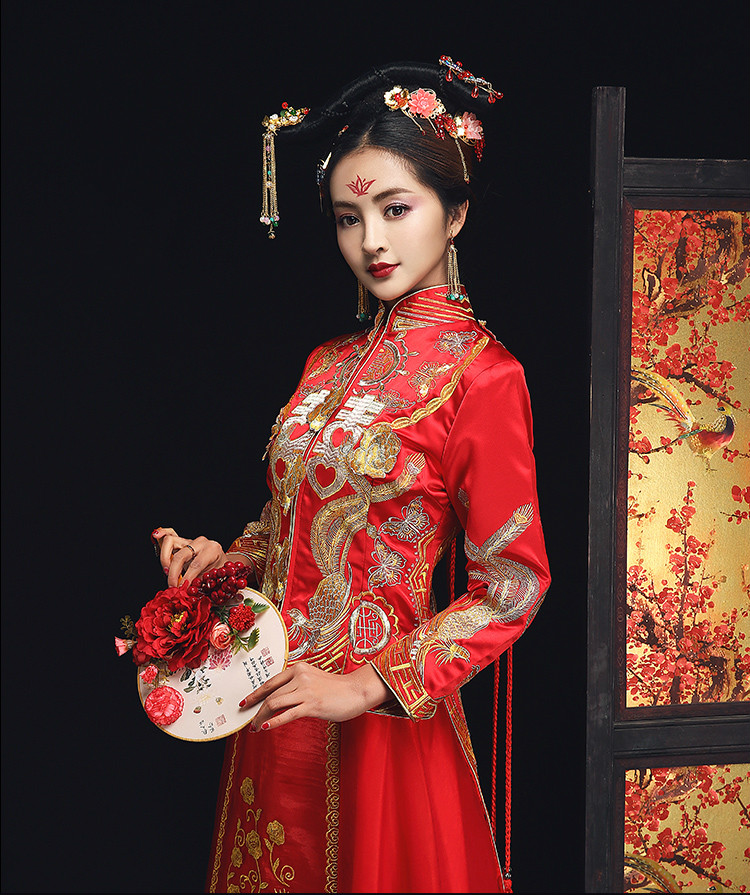 富貴金鳳中式禮服，別致飄帶新娘禮服