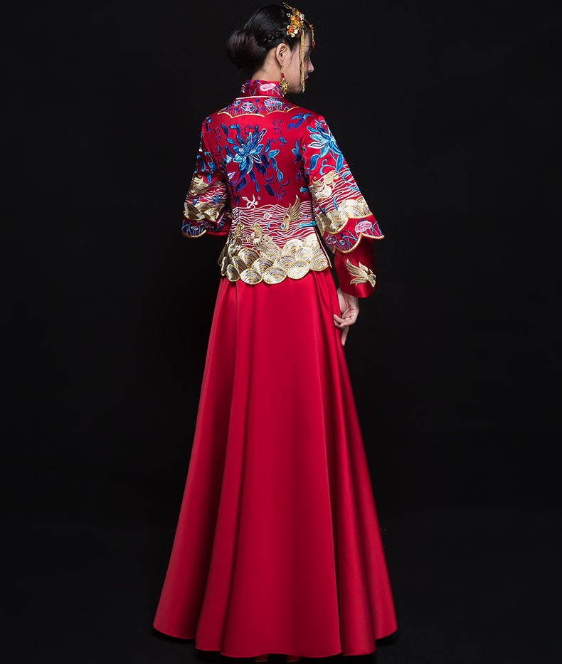 古典花紋刺繡中式禮服，新娘結(jié)婚禮服