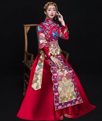 古典花紋刺繡中式禮服，新娘結(jié)婚禮服