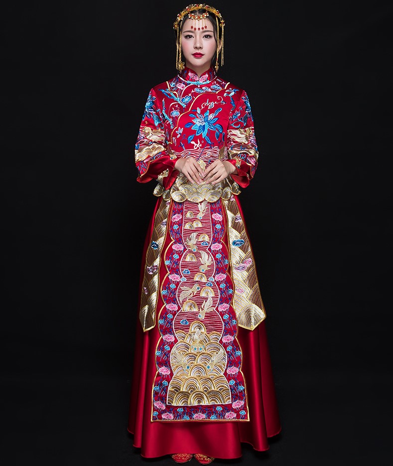 古典花紋刺繡中式禮服，新娘結(jié)婚禮服