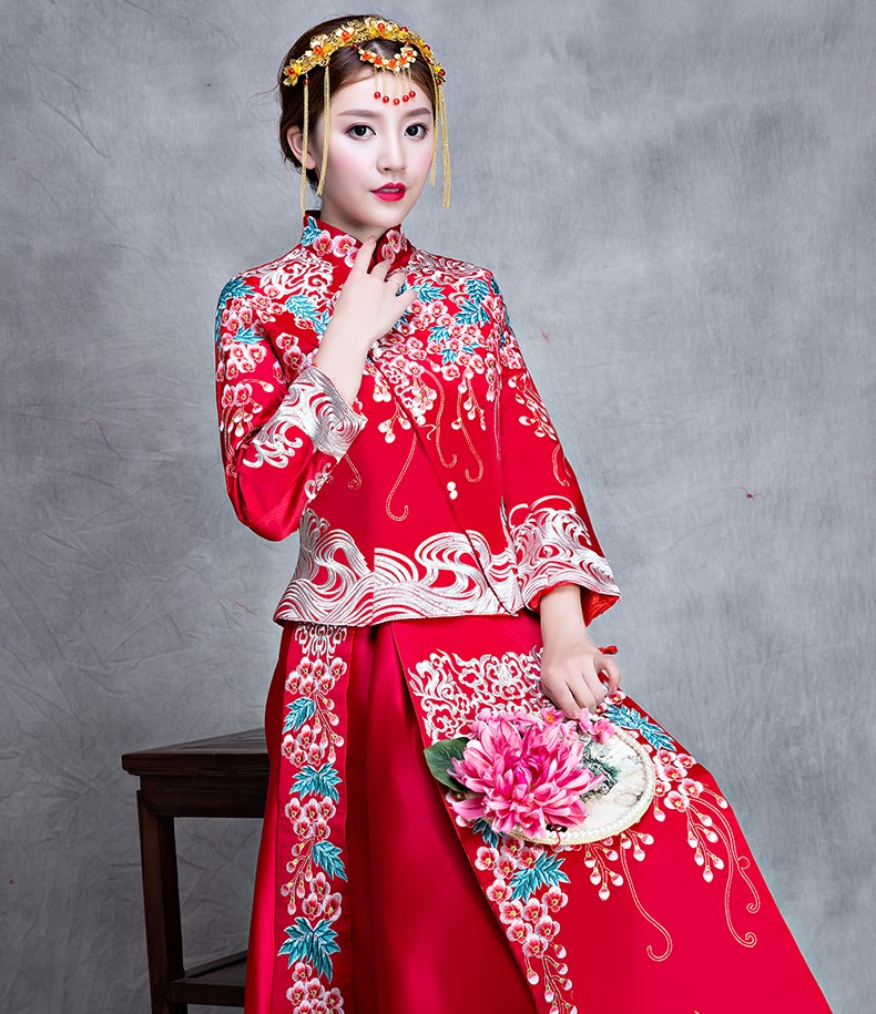 漫天繁花刺繡中式禮服，新娘結(jié)婚禮服