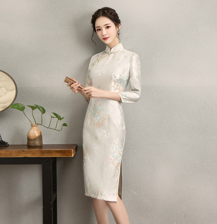 清新淡雅繡花旗袍，中袖優(yōu)雅旗袍裙
