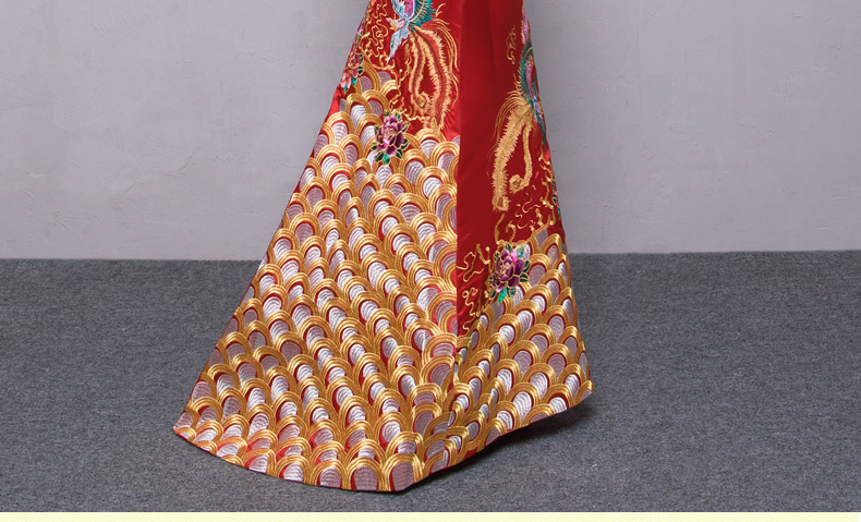 金絲繡花中式禮服，中國(guó)風(fēng)新娘禮服
