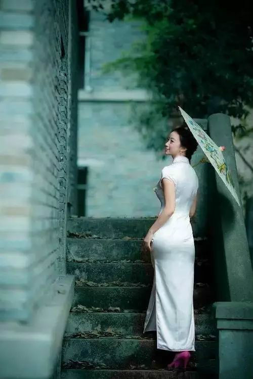 風(fēng)情萬(wàn)種的油畫旗袍女子！