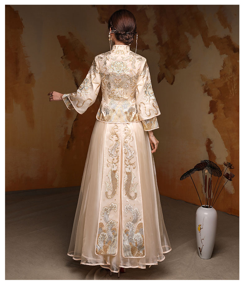 淡黃色中國(guó)風(fēng)中式禮服，新娘結(jié)婚禮服