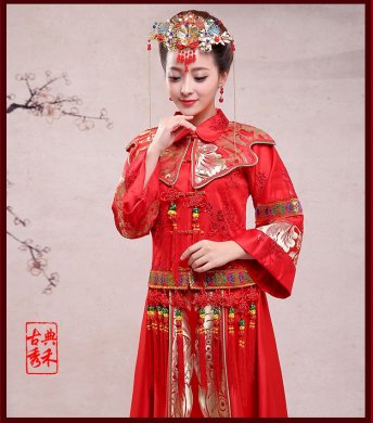 中國傳統(tǒng)式新娘禮服，鳳冠霞帔中式禮服