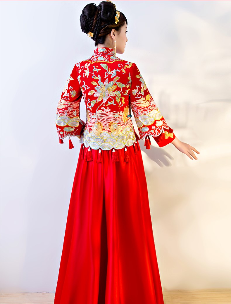 端莊斜襟新娘禮服，精美刺繡中式禮服