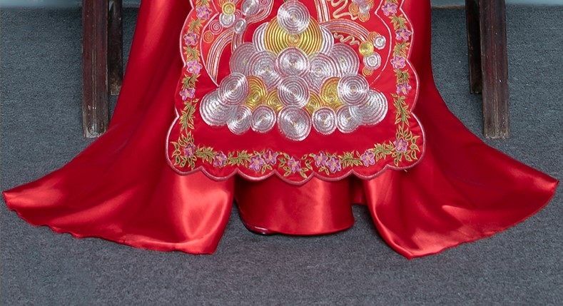中國(guó)風(fēng)高貴刺繡嫁衣，新娘結(jié)婚中式禮服