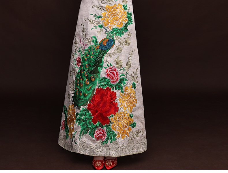 中國(guó)風(fēng)孔雀牡丹秀禾服，米白色新娘中式禮服