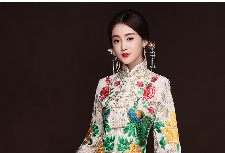 中國(guó)風(fēng)孔雀牡丹秀禾服，米白色新娘中式禮服