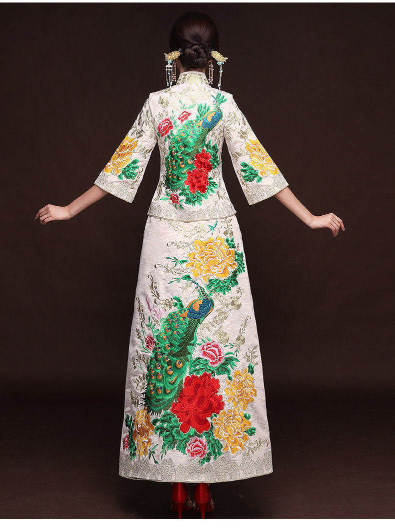 中國(guó)風(fēng)孔雀牡丹秀禾服，米白色新娘中式禮服