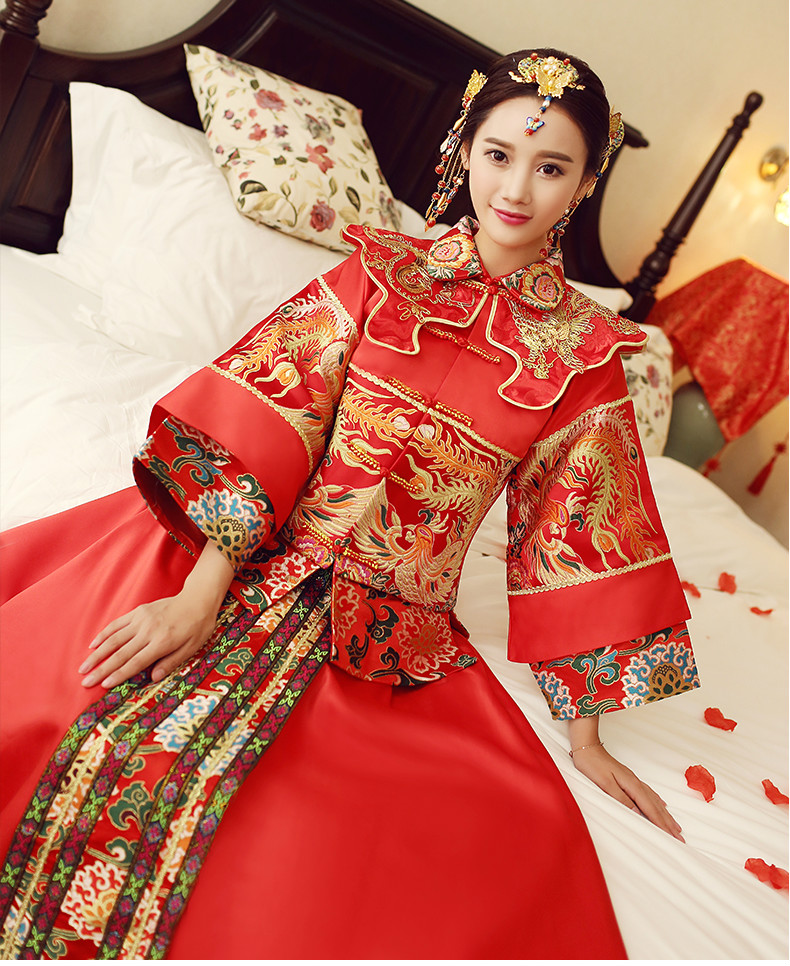 紅色中式禮服，傳統(tǒng)古典魅力新娘禮服