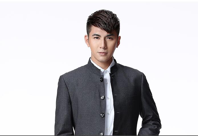 立領(lǐng)中山裝，恰同學(xué)少年風(fēng)華正茂