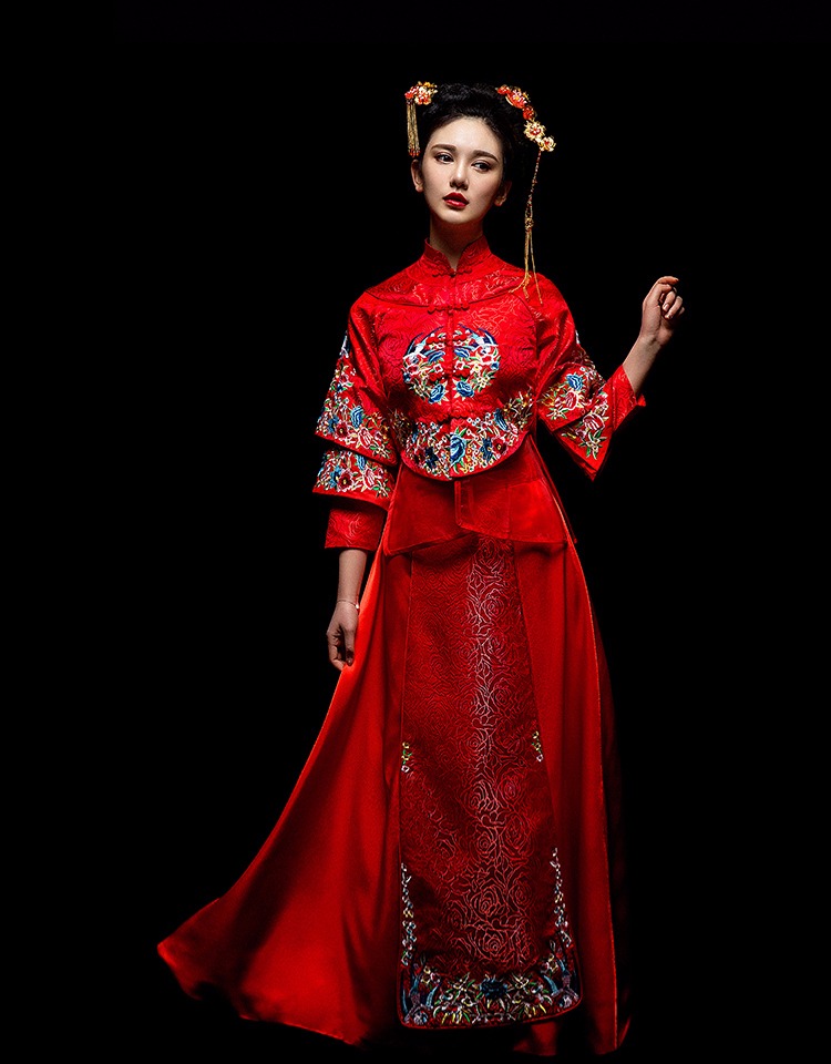 中國(guó)古典元素刺繡新娘禮服，敬酒服長(zhǎng)袖春裝