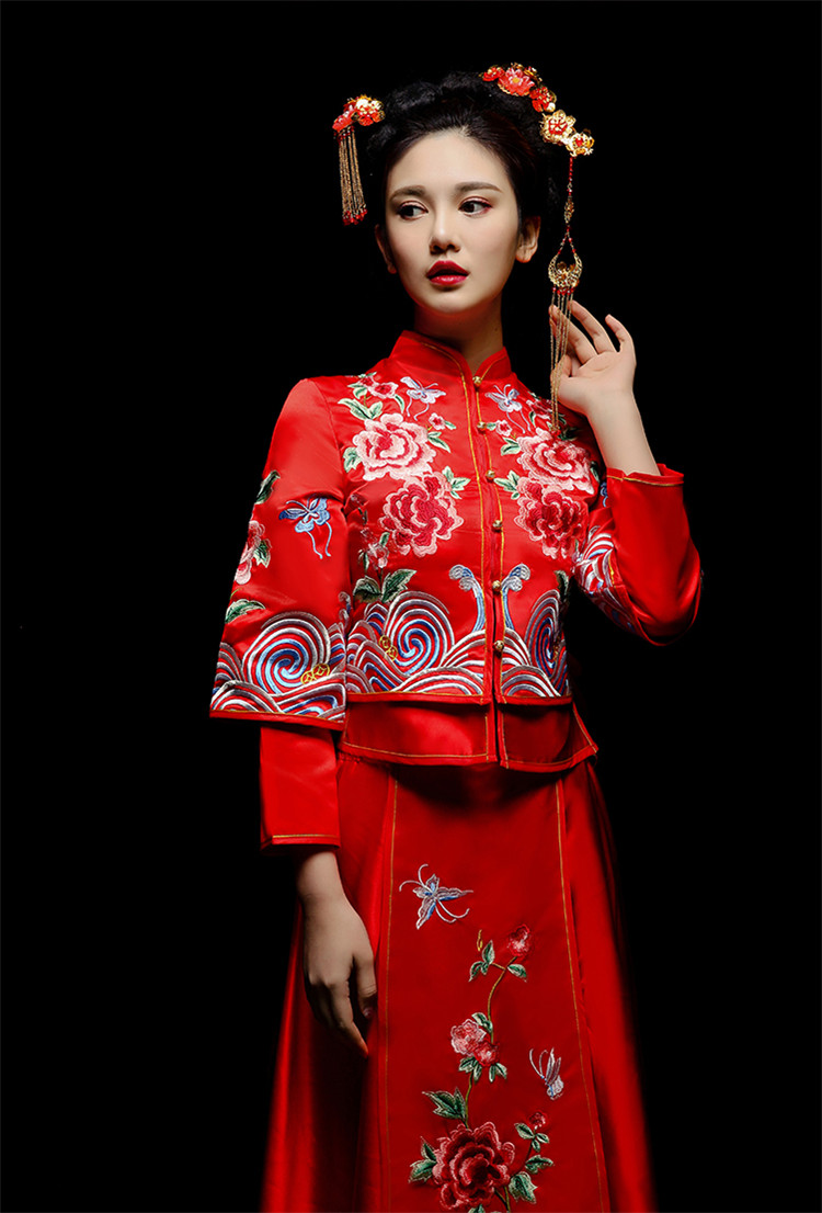 中式新娘禮服嫁衣，龍鳳褂富貴牡丹