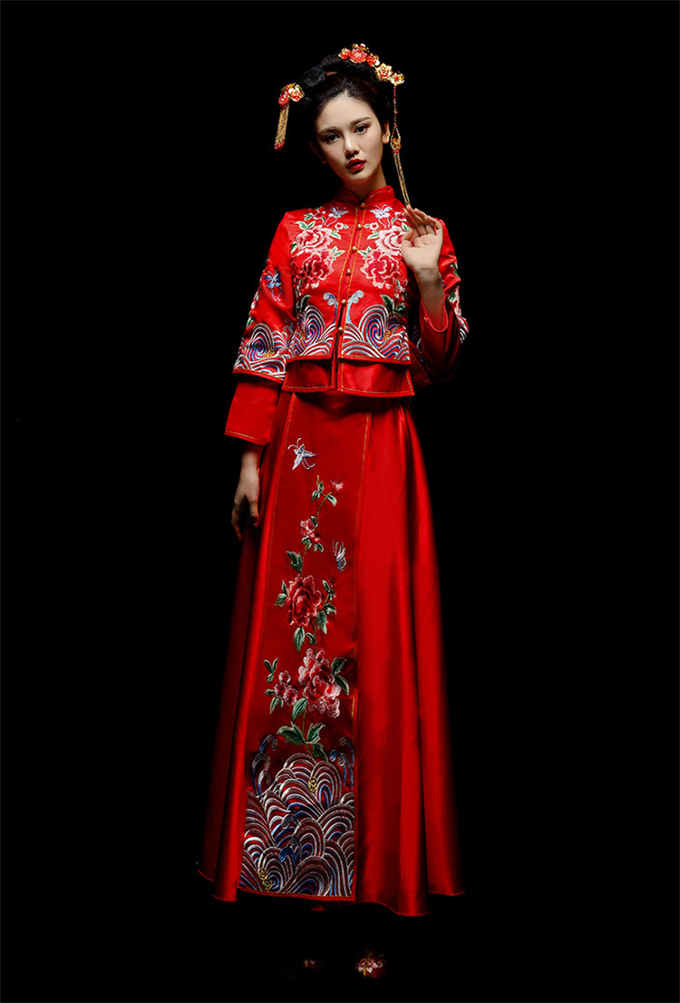 中式新娘禮服嫁衣，龍鳳褂富貴牡丹