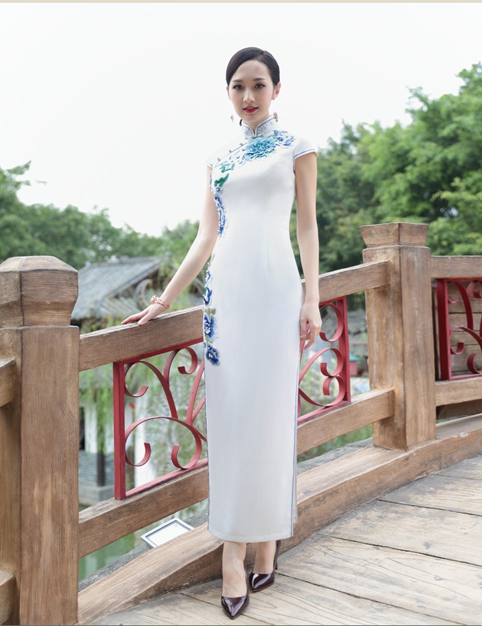 改良中國(guó)風(fēng)發(fā)現(xiàn)旗袍之美，復(fù)古中式旗袍