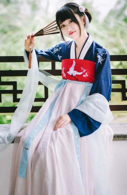 國(guó)色芳華 傳統(tǒng)漢服女齊胸對(duì)襟襦裙