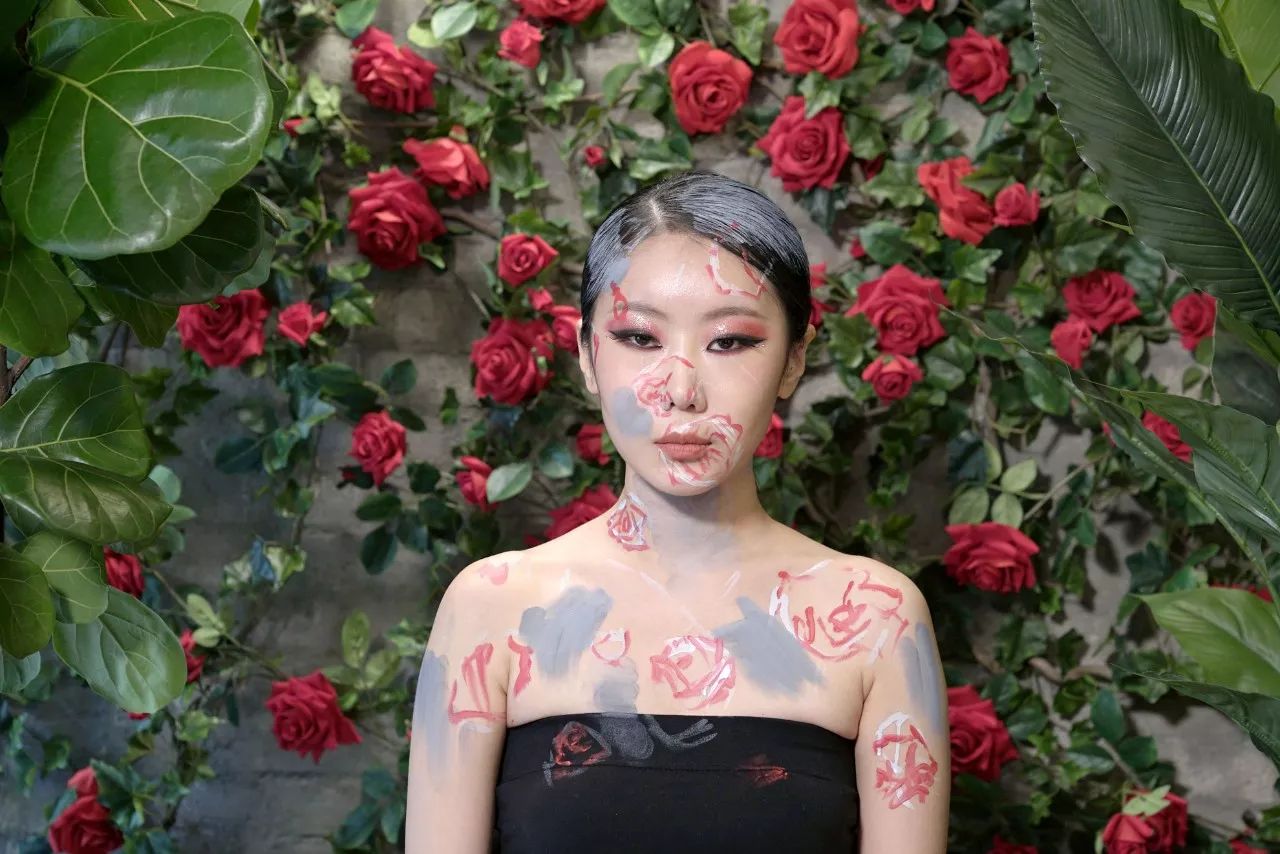 人體彩繪藝術(shù)：在皮膚上畫(huà)畫(huà)，美爆了!