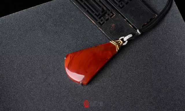 迷戀的紅，南紅手串之美！