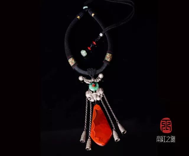 迷戀的紅，南紅手串之美！