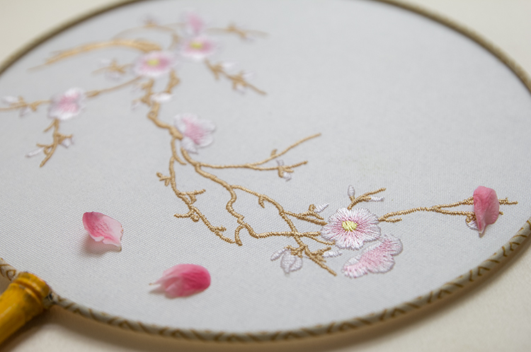 清新桃花刺繡團(tuán)扇，粉色韻味繡花宮扇工藝扇子