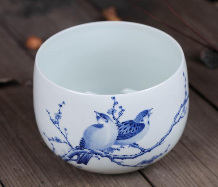 水盂，雖盛水數(shù)滴卻積水成淵