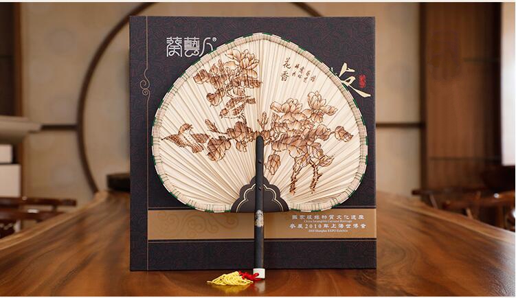 中國四大名扇，輕羅小扇撲流螢