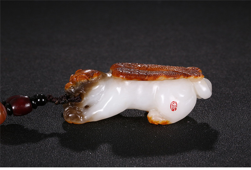 神獸飛虎手把件掛件，天然白玉手玩件玉石小擺
